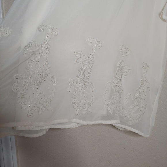 Bke Boutique Chiffon Beaded VNeck Blouse Ivory White Flutter Sleeve Flowy Medium - Picture 6 of 11